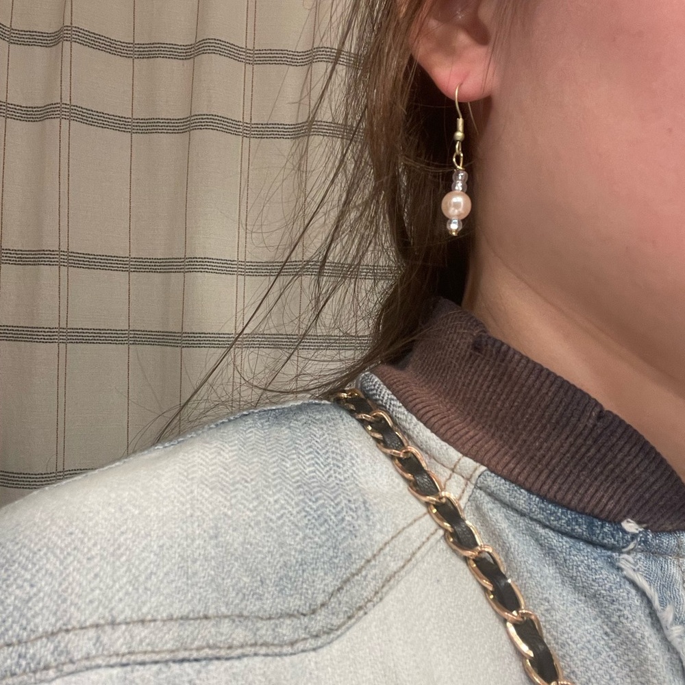 Beaded Pearl drop earrings: Nicknamed <The Evi Earring> - Picture 4 of 4
